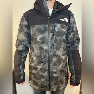 The North Face Men’s Black & Gray Camo Raincoat